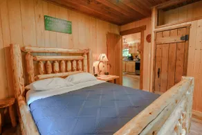 2Q| High Speed WIFI | Pet Friendly Cabin - Image 2