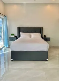 Plush Skyview Penthouse - Image 2