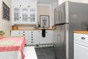 Charming Apt on Main St in Mystic! - Image 5