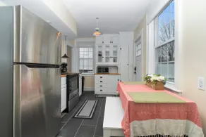 Charming Apt on Main St in Mystic! - Image 3