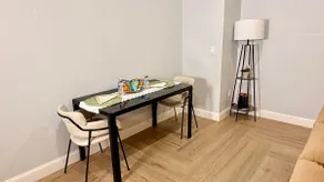Luxurious 1 Bdrm: Comfort & Conv - Image 4