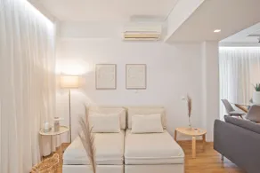 Elegance Vouliagmeni Gem Luxury Apt, Walk to Beach - Image 5