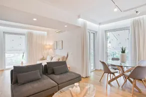 Elegance Vouliagmeni Gem Luxury Apt, Walk to Beach - Image 4