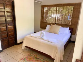 Tranquil 4BR Beachfront Home - Image 4