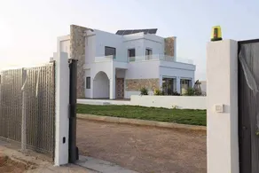 Beautiful 3 bedroom villa with pool - Image 3