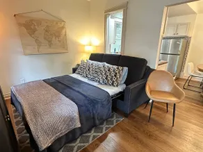 A Charming Storyhill Home7- walk to Amer Fam Field - Image 2