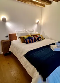 Hyper Centre / Stylish 1BR / Newly Renovated - Image 2