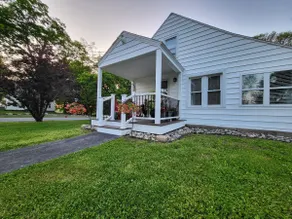Malta/Saratoga Cottage Home w/patio/firepit - Image 2