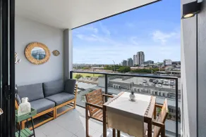 Modern Homely 2BR APT w Parking Bowen Hills - Image 2