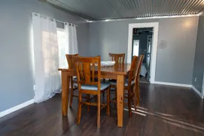 Cozy home in Sidney 3 bedrooms-2bath-5 beds - Image 5