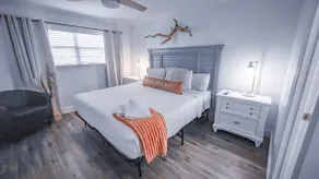 Laidback Townhome | 2BD + Walk 2 Beach + Eats - Image 5