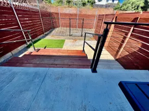 King bed full bath patio fenced yard - Image 5