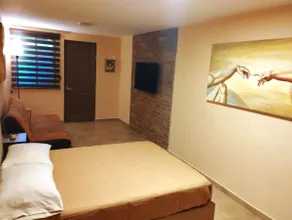 Executive Suite Loft 1 - Image 3