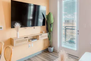 Peaceful suite in Boston with city views - Image 5