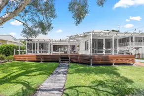 Esplanade Ease - Absolute Beachfront in Hervey Bay - Image 2