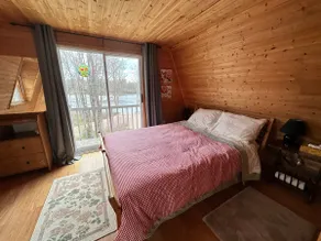 Cute lakefront cottage - Image 4