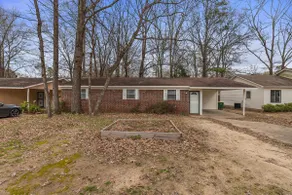 3BR Stylish and Inviting Home - Image 2