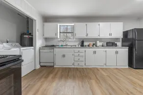 3BR Stylish and Inviting Home - Image 4