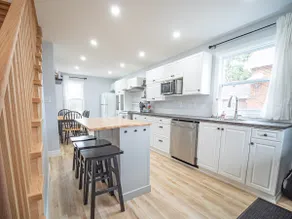 Entire Cottage on Queen (3 min Beach) - Image 3