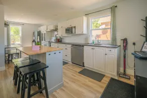 Entire Cottage on Queen (3 min Beach) - Image 4