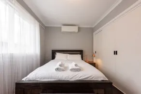 Homely 1-bedroom Unit in Hawthorn With Parking! - Image 3