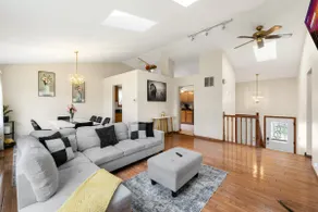 Family Haven in Streamwood | Ideal for Stay Long - Image 2