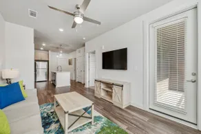 Cozy 1br New Building W. Midtown - Image 3