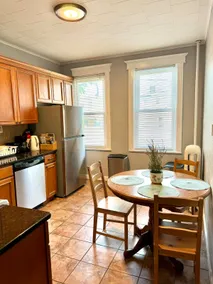 Modern 3BR Loft for 6 · Easy NYC Transit - Image 3