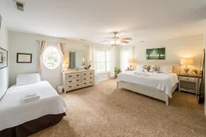 Sleeps 14 on Beds (4 King/6 Twin) by Downtown/UVA - Image 5