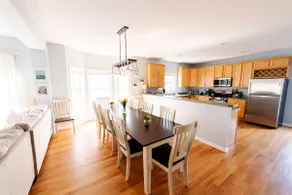 Sleeps 14 on Beds (4 King/6 Twin) by Downtown/UVA - Image 3