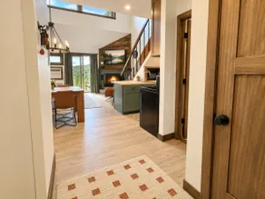 Beautiful Mountainview Top Floor Loft | Ski-in/out - Image 2