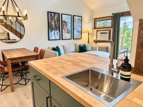 Beautiful Mountainview Top Floor Loft | Ski-in/out - Image 5