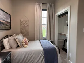 Cozy Apartment w/ Queen Sz Bed & Twin Air Mattress - Image 4