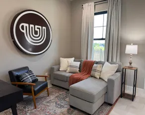 Cozy Apartment w/ Queen Sz Bed & Twin Air Mattress - Image 2