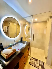 The Manor-Elegant Suite City skyline View - Image 4