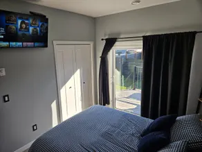 Kelowna*full home*backyard oasis*luxury*relaxing - Image 4