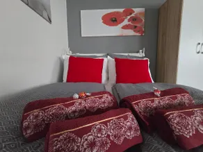 Cozy Nest Hideaway with AC near Grand Boulevard - Image 4