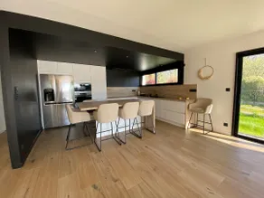 Cozy house with pool. - Image 3