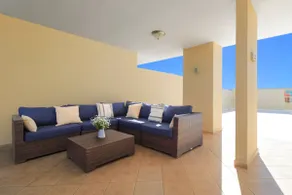 Stunning penthouse condo 5 minutes from beach - Image 4