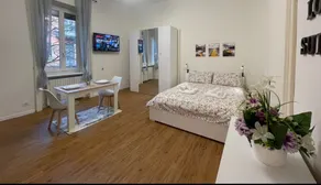 BG Central Lord Suite with parking - Image 2