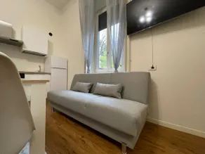 BG Central Lord Suite with parking - Image 4