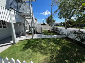 Breezy Elegance: 3BR Queenslander Retreat - - Image 4
