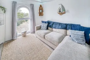 Host & Stay - Sail Loft - Image 4