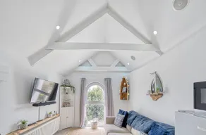 Host & Stay - Sail Loft - Image 3