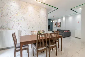 Warm modern apartment - Image 2