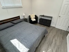 It is a small and cozy house - Image 4