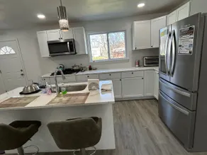It is a small and cozy house - Image 2
