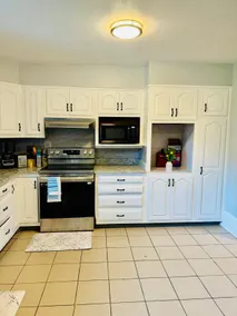 East Riverdale Enchanting 4 bedroom with 2 full bathrooms - Image 3