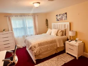 East Riverdale Enchanting 4 bedroom with 2 full bathrooms - Image 2