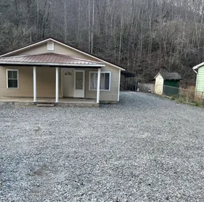 Papa Bear’s Den - perfect location for the trails! - Image 2